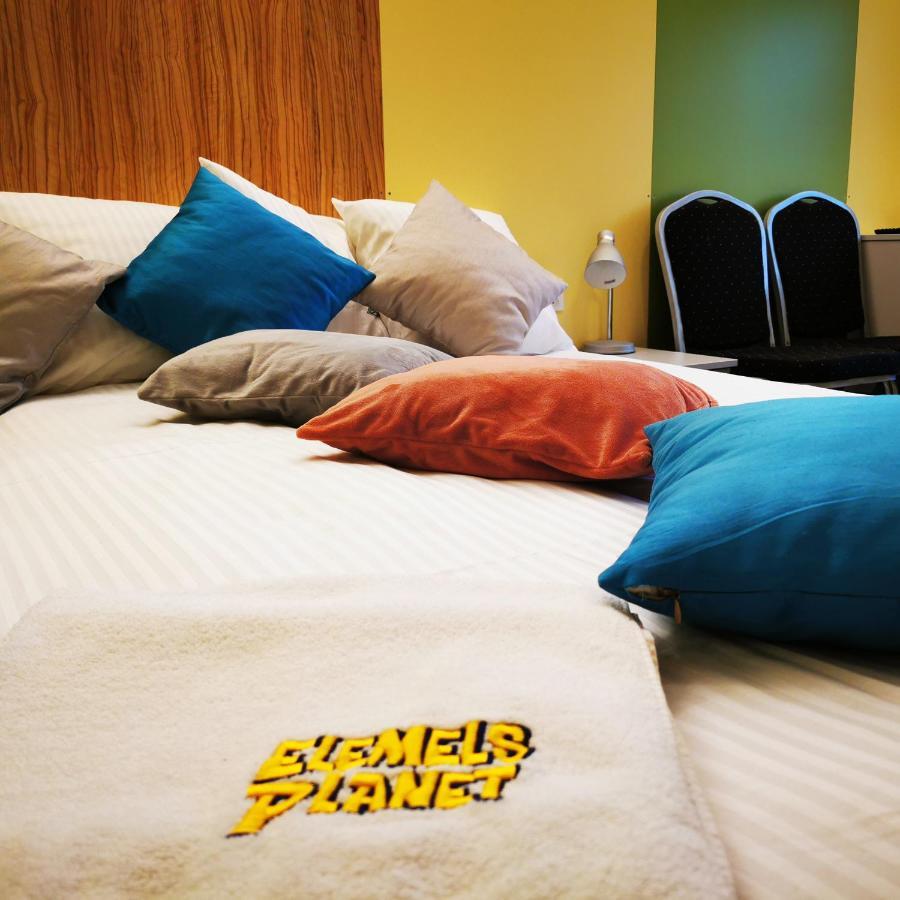 Elemels Planet Bed & Breakfast Устрон Екстериор снимка