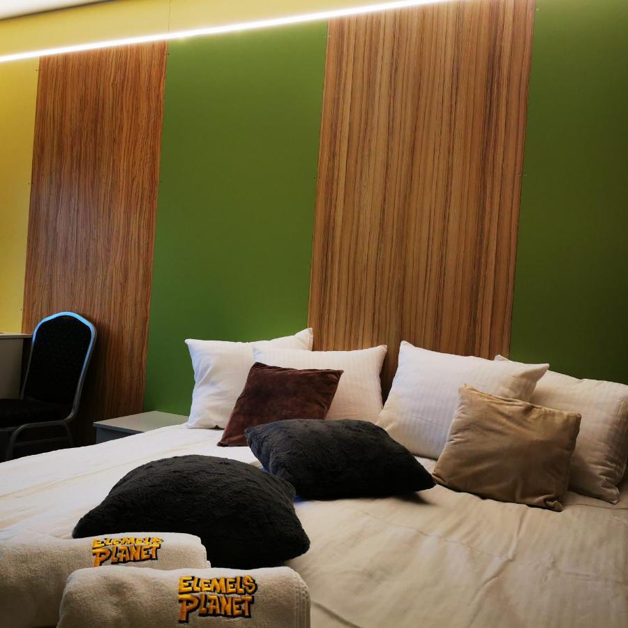 Elemels Planet Bed & Breakfast Устрон Екстериор снимка